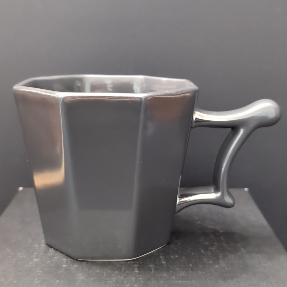 Starbucks 2013 14 fl oz, Limited Edition Silver/Metallic Gray Holiday Mug.